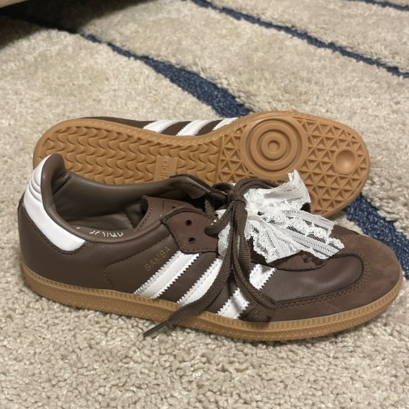 Women’s Adidas Brown and Cream Sneakers with Iconic Design - Picture 3 of 5